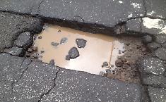Strade a rischio trappola: le &ldquo;buche killer&rdquo; della provincia e l&rsquo;allarme dopo l&rsquo;incidente a Pachino