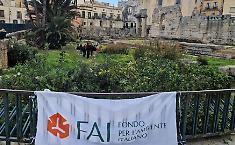 Lezioni tra le pietre: gli studenti-guide conquistano i visitatori tra colonne doriche e chiesa nella roccia