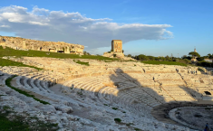 Siracusa e il suo Teatro Greco protagonisti domenica a &ldquo;O Anche No&rdquo; su Rai 3
