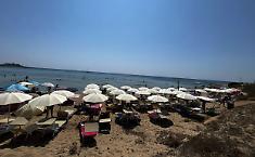 Sdraio e ombrelloni, sequestro preventivo per attivit&agrave; balneare all'Isola delle Correnti