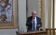 &laquo;Scuole al gelo, i nostri figli trattati peggio degli animali. Le stalle sono climatizzate, le aule no&raquo;. L'appassionato intervento del deputato all'Ars