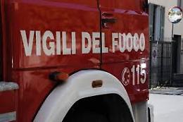Caltanissetta, paura nella notte per l'esplosione di una bombola: vetri infranti e porte divelte