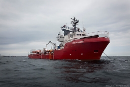 Alla Ocean Viking con 373 migranti assegnato il porto di Augusta