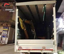 Aci Castello, sventata "spaccata" con escavatore alle Poste di Ficarazzi