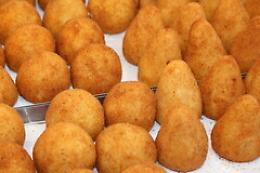 Gli arancini (o arancine...) sono la principale attrazione turistica della Sicilia