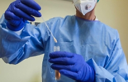 «Siamo dell'Asp, dobbiamo fare il tampone»: si presentano a casa, ma era una truffa