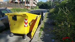 Catania via Salanitro: cassonetti vandalizzati