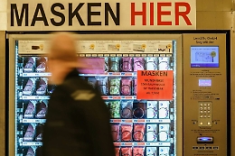 La paura della Germania che con la fase 2 ha visto risalire il contagio: ma si va avanti con le riaperture