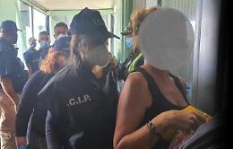 Faceva la bella vita a Santo Domingo, riportata in Italia latitante siciliana: aveva 7 condanne