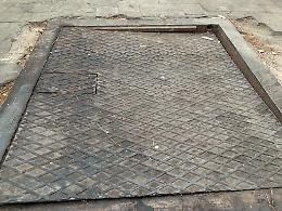 Catania, pericolo a piazza Europa: botola quasi divelta