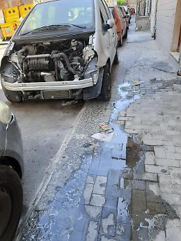 Catania: carcassa di auto in via Reitano