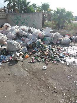 Agrigento, abbandono dei rifiuti, alcune tracce tradiscono i responsabili