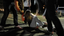 Violentarono una ragazzina ad Aragona nel 2015: quattro giostrai a giudizio