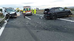 Furgone contro Porsche Cayenne ferma lungo A19: un morto e un ferito