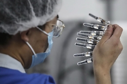 &laquo;Risposta immunitaria anche negli anziani&raquo;, speranze dal vaccino di Oxford