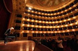 Il Teatro  "Al Massimo" di Palermo al fianco di "Facciamo luce sul teatro"