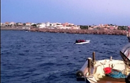 Lampedusa, tre sbarchi con 90 migranti: finita la tregua maltempo