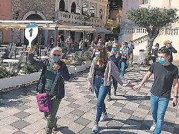 Taormina, dopo tanti mesi riecco i crocieristi: segnale di speranza per il turismo