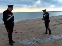 Sotterravano rifiuti edili sotto la sabbia della spiaggia di Licata