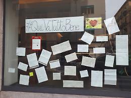 Coronavirus, turisti "reclusi" in hotel a Palermo commossi da coccole staff