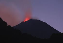 Etna, continua eruzione dal Nuovo Cratere di Sud-Est