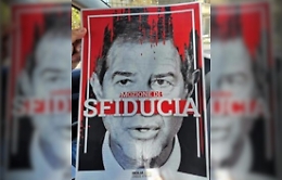 Il M5s e il manifesto delle polemiche: &laquo;Non siamo noi a istigare all'odio&raquo;