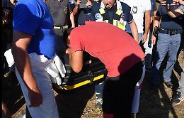 Gioele, il pianto del padre sulla bara con resti ricomposti tra ricerche (finite) e dolore