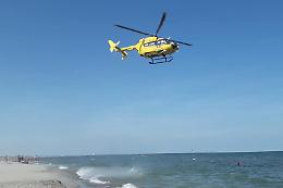 Fiumefreddo, 68enne si sente male e muore mentre fa il bagno