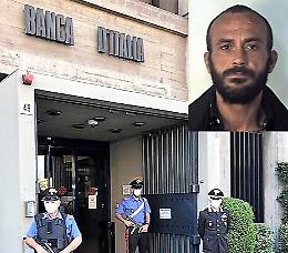 Catania, ladro in una lavanderia inseguito e bloccato da senegalese e Cc