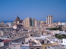 Marsala attonita, svastica su muro di scuola frequentata da migranti