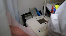 Covid, medico ai parenti: "La paziente è morta".  Ma anziana si "risveglia"