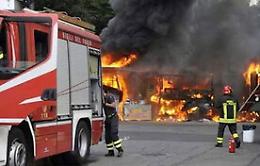 Priolo, dato alle fiamme un chiosco per i panini pronto ad aprire: è un avvertimento