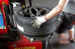 Giovane gommista muore a Palermo per esplosione pneumatico