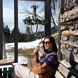 Abiti comodi per Cate Balivo: è in arrivo una femminuccia