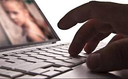 Bimbe fotografate e filmate per portali pedopornografici: chiusi