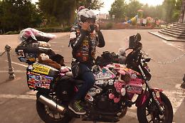 Il giro del mondo in moto di Yaneth per dire no alla violenza di genere