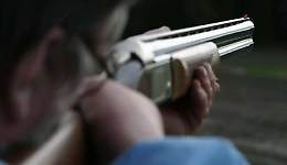 Pachino, sparava dal terrazzo di casa con il fucile da caccia