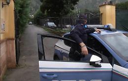 Uomo accoltellato in casa mentre dorme,
la moglie e due figli confessano il delitto