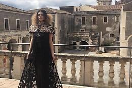 Il le&shy;ga&shy;me tra de&shy;vo&shy;zio&shy;ne e moda: gli stu&shy;den&shy;ti 
ca&shy;ta&shy;ne&shy;si pro&shy;get&shy;ta&shy;no gli abi&shy;ti per San&shy;t&rsquo;A&shy;ga&shy;ta