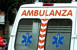 Tragico incidente nella notte: muore un motociclista, ferito il ciclista