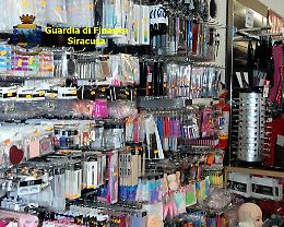 Luminarie «irregolari», multati quattro commercianti cinesi