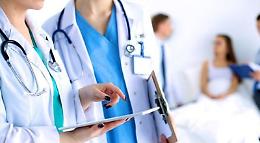 La metà dei manager della Sanità nominati dalla Regione è sotto inchiesta, l'M5S promette battaglia