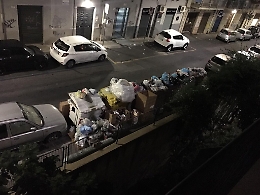 Catania, Via Malta: "Si pu&ograve; vivere normalmente cos&igrave;?"
