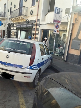Nicolosi: parcheggio per disabili occupato da chi l'esempio dovrebbe darlo