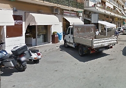 Siracusa, fiamme a una nota pasticceria: la pista &egrave; quella del racket