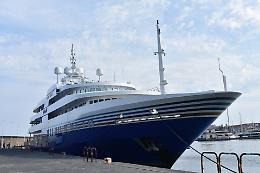 Riposto "casa" degli yacht stellari: da ieri ormeggiata la "Queen Miri", oggi l'arrivo di altri 2 scafi da sogno