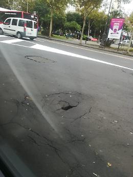 Catania, Piazza Santa Maria di Ges&ugrave;: un buco che potrebbe diventare voragine
