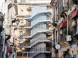 Teatro Bellini, nuova scala anticendio "accende" le polemiche