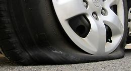 Gomme auto tagliate a vicesindaco di Castronovo di Sicilia