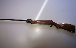 Aveva un carabina in casa a Picanello, ma non era sua: denunciata